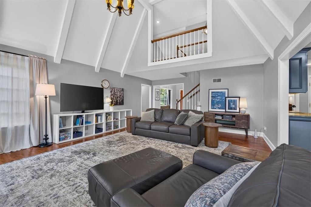 Photo 11 of 74 - 3516 W 101st Terrace, Leawood, KS 66206