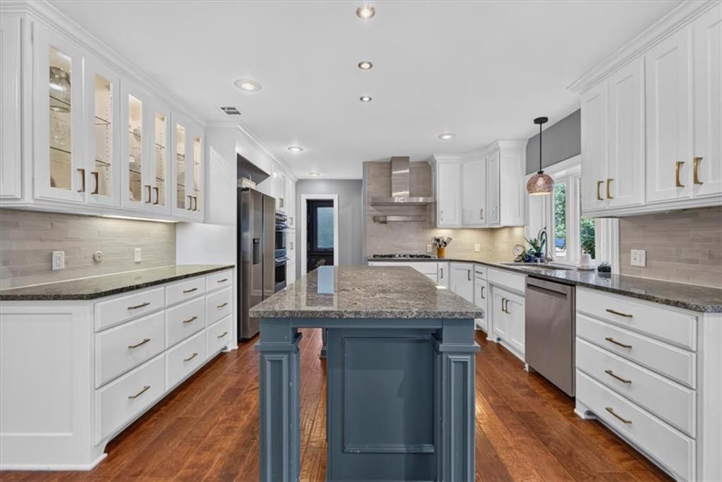 Photo 14 of 74 - 3516 W 101st Terrace, Leawood, KS 66206