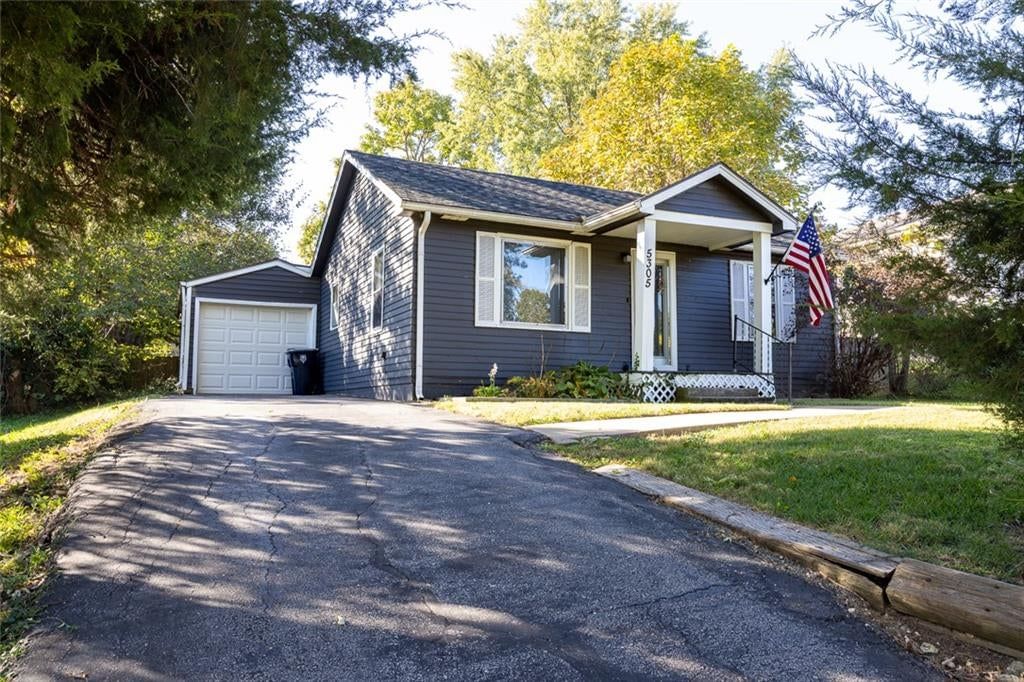 5305 NE 45th Terrace, Kansas City, MO: listing photo 3