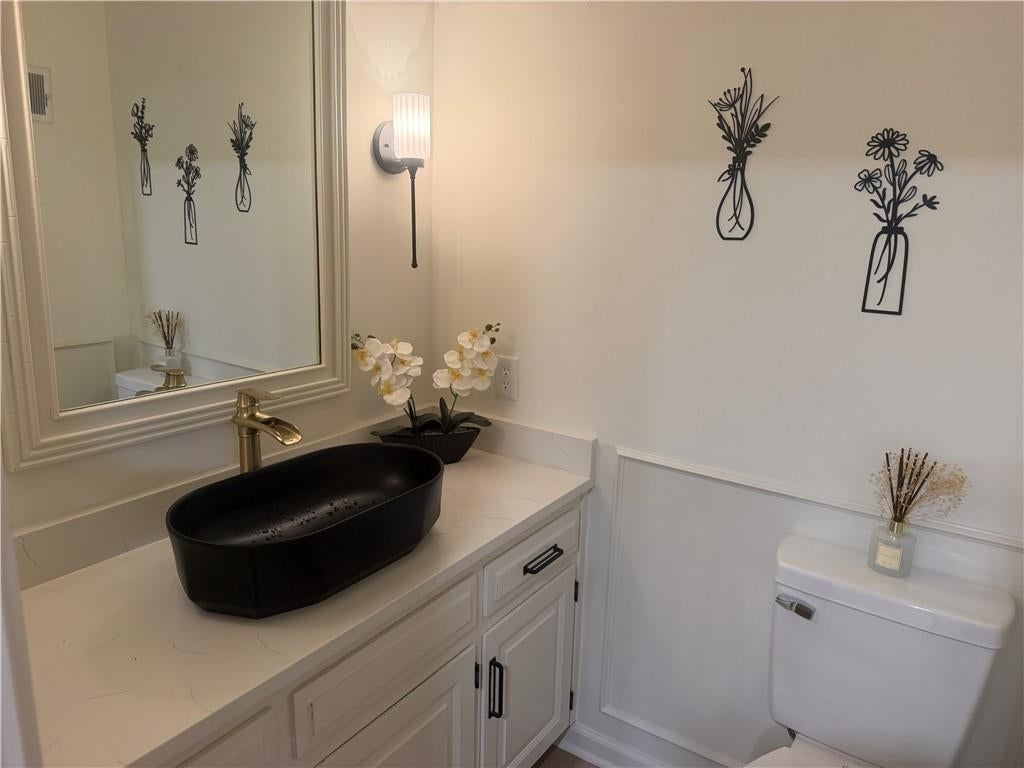 Photo 8 of 22 - 12001 ABERDEEN Street, Leawood, KS 66209