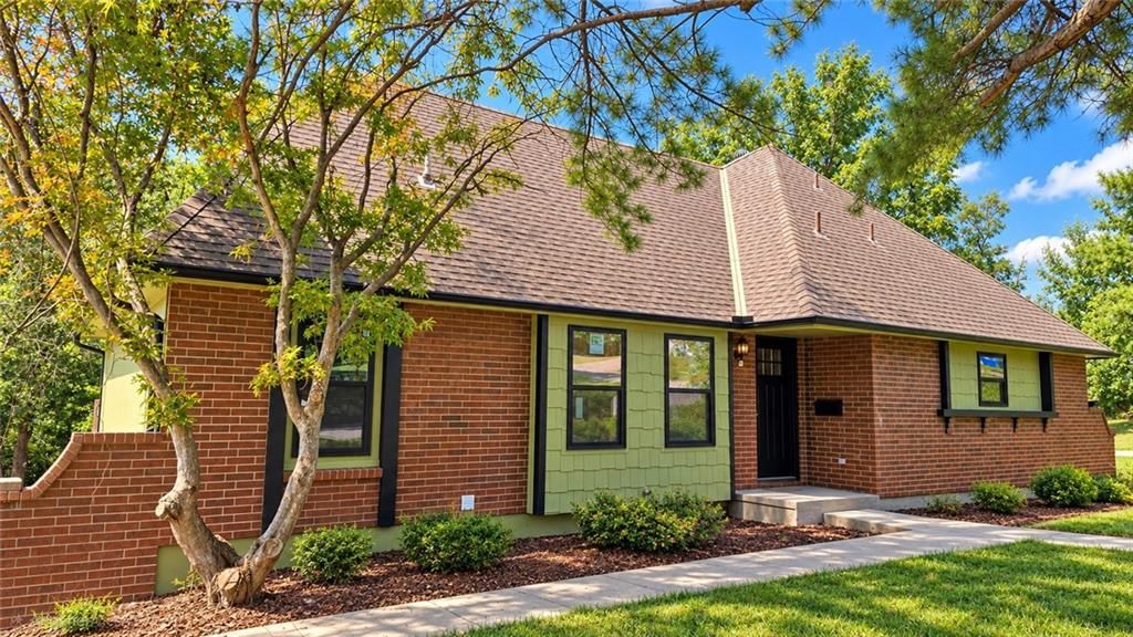 6916 Wildwood Drive, Raytown, MO