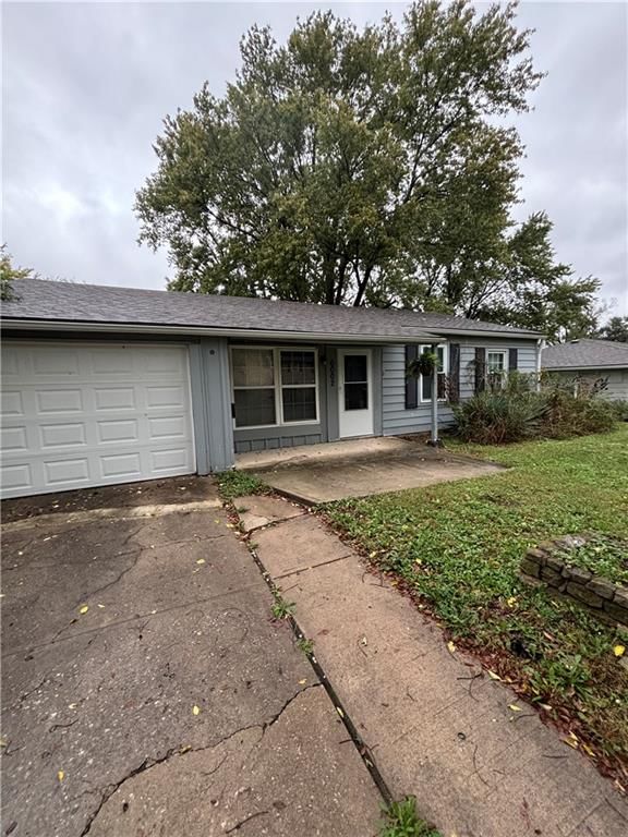 6002 E 152nd Street, Grandview, MO: listing photo 2
