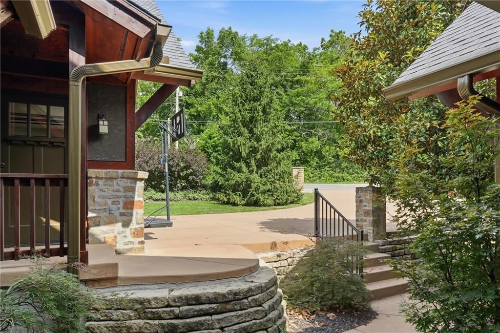 Basketball hoop at 43 L Street, Lake Lotawana, MO 64086