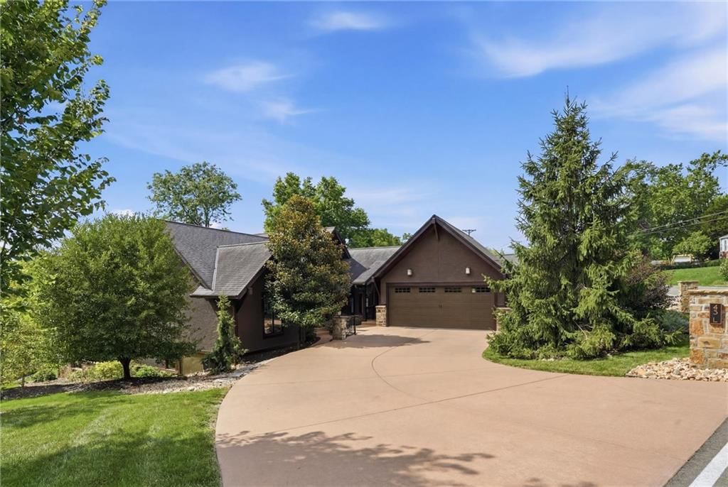 Photo 7 of 96 - 43 L Street, Lake Lotawana, MO 64086