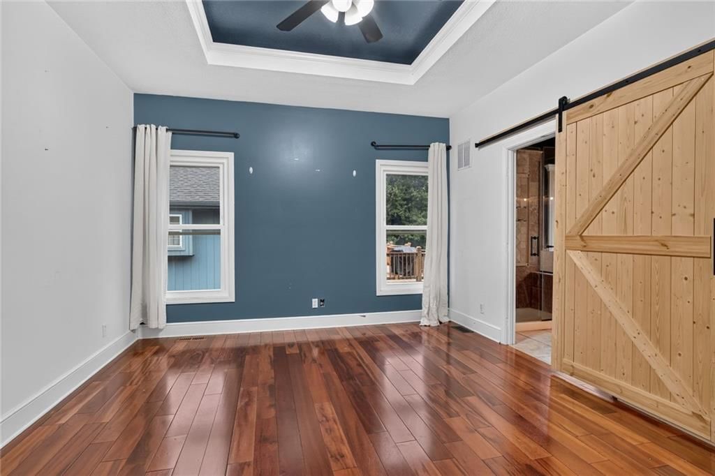 Tray ceiling at 413 Shannon Avenue, Smithville, MO 64089
