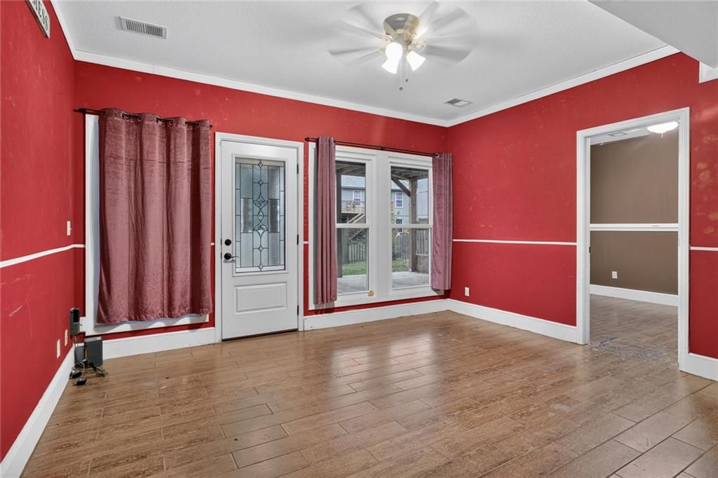Photo 14 of 23 - 413 Shannon Avenue, Smithville, MO 64089