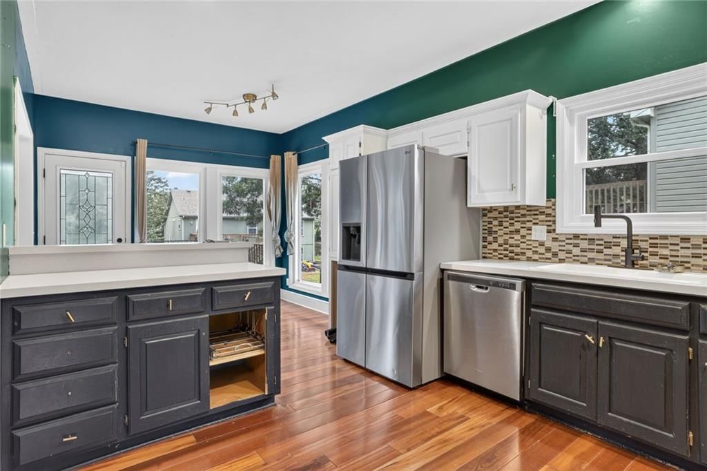 Updated kitchen at 413 Shannon Avenue, Smithville, MO 64089