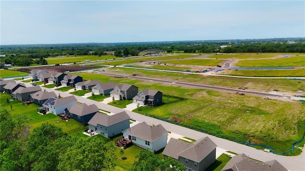 Photo 13 of 16 - 3547 SE Kings Tree Drive, Lee's Summit, MO 64083