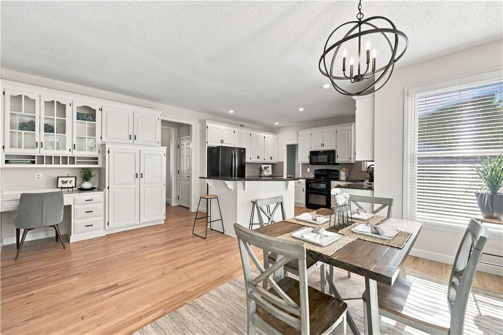 Photo 12 of 43 - 8517 W 145th Terrace, Overland Park, KS 66223