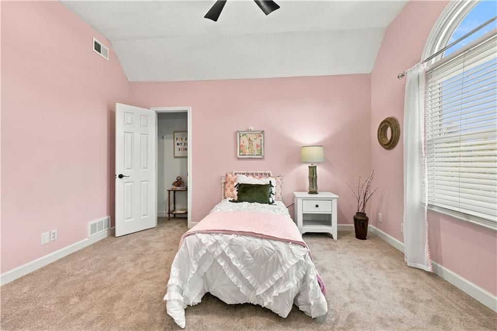 Photo 34 of 43 - 8517 W 145th Terrace, Overland Park, KS 66223
