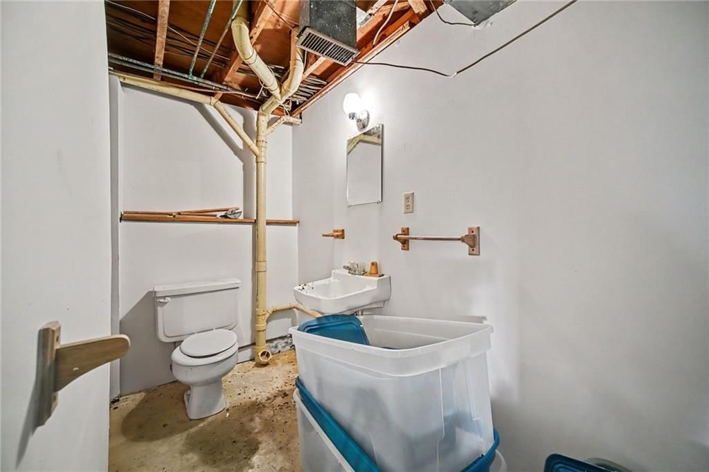 Photo 21 of 28 - 6810 NW Martin Road, Kansas City, MO 64163