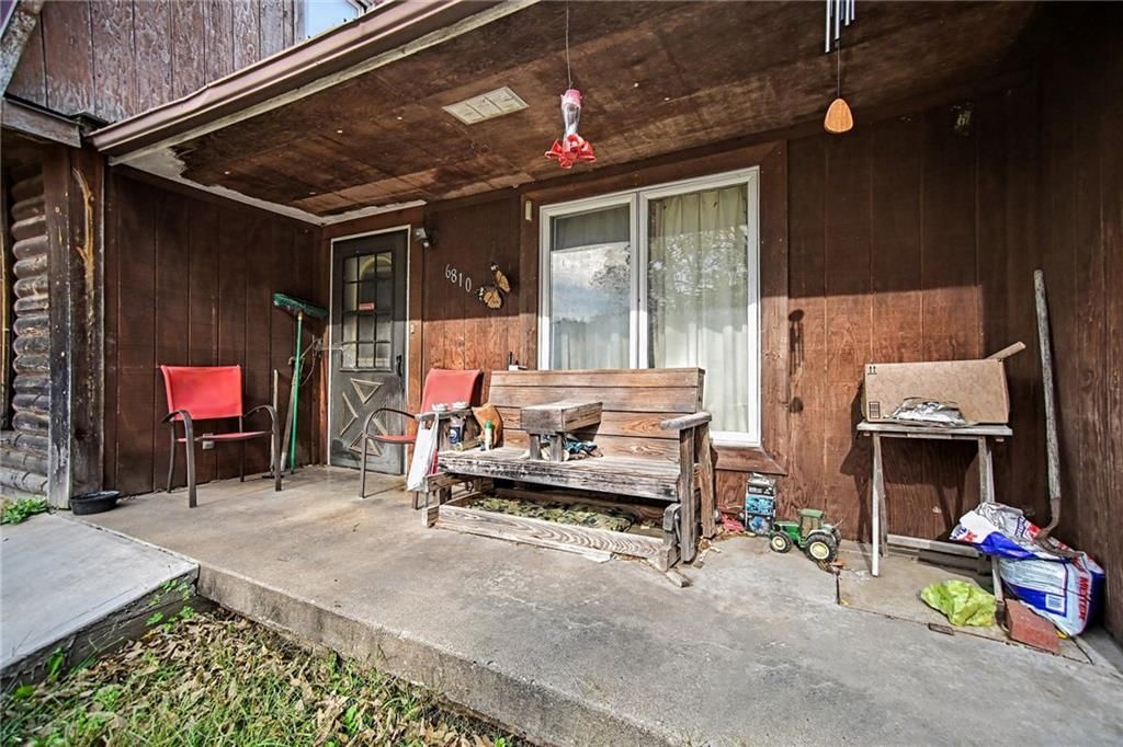 Covered patio at 6810 NW Martin Road, Kansas City, MO 64163