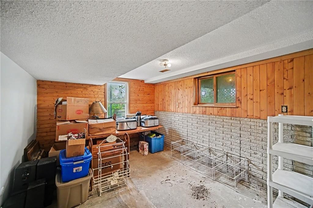 Photo 17 of 28 - 6810 NW Martin Road, Kansas City, MO 64163