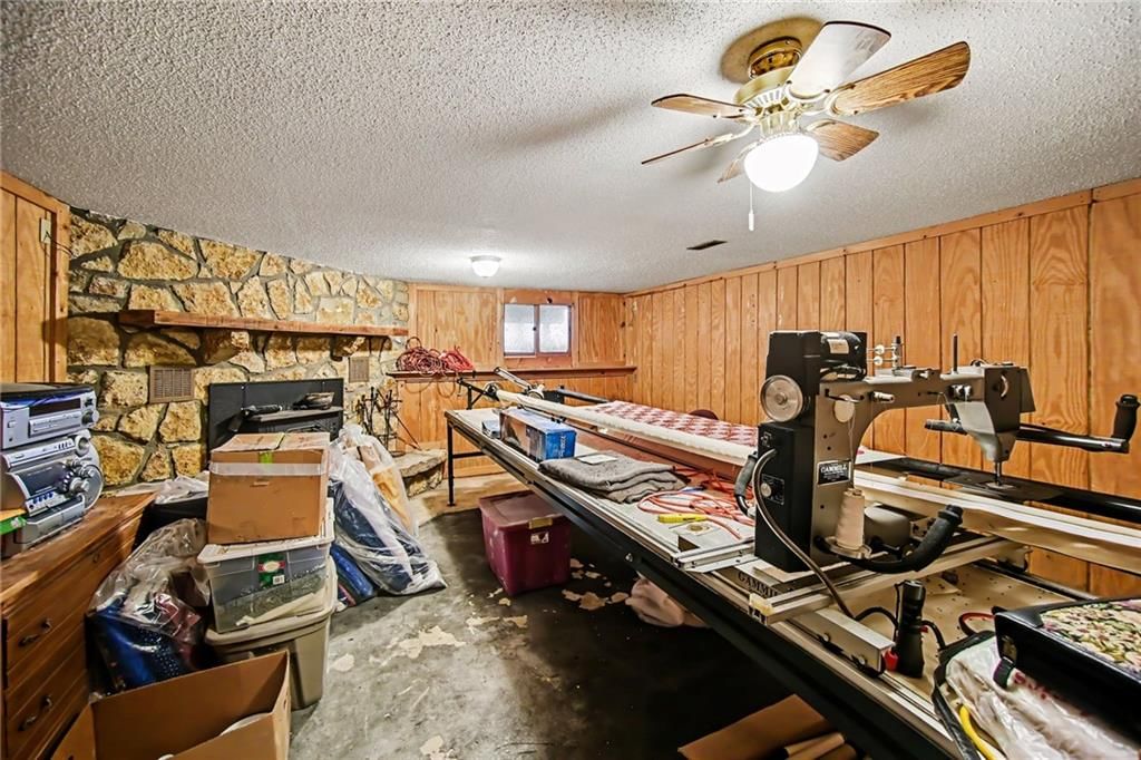 Photo 16 of 28 - 6810 NW Martin Road, Kansas City, MO 64163