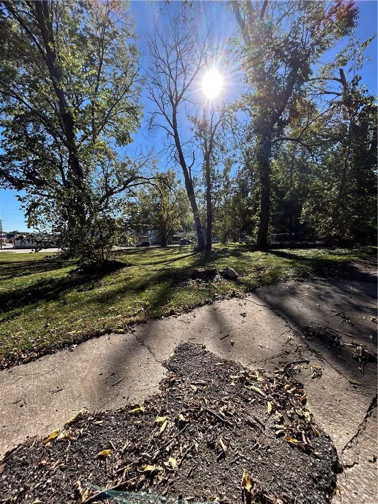 410 Pottawatomie Street, Leavenworth, KS: listing photo 2