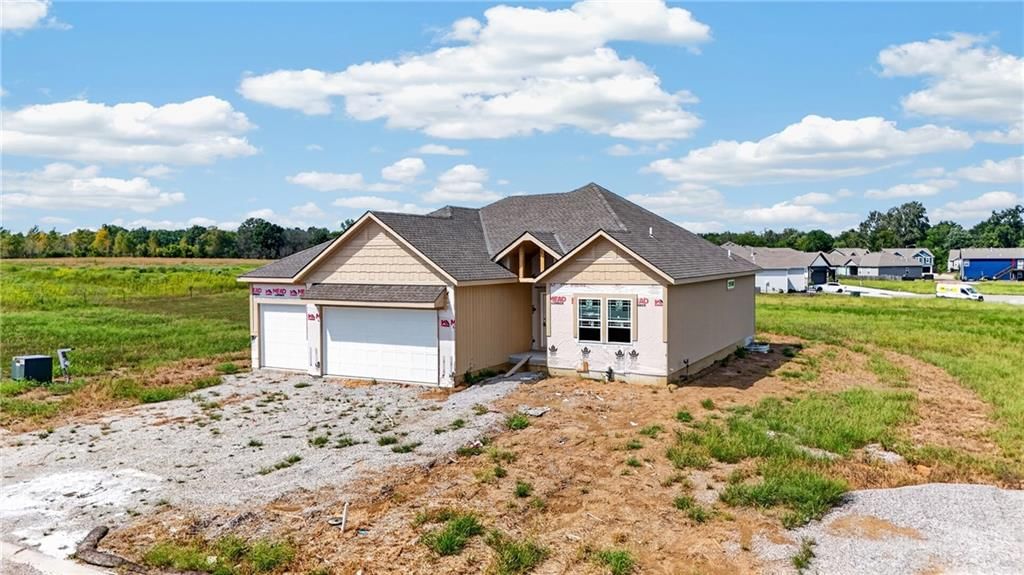 11110 E 209th Street, Peculiar, MO: listing photo 2