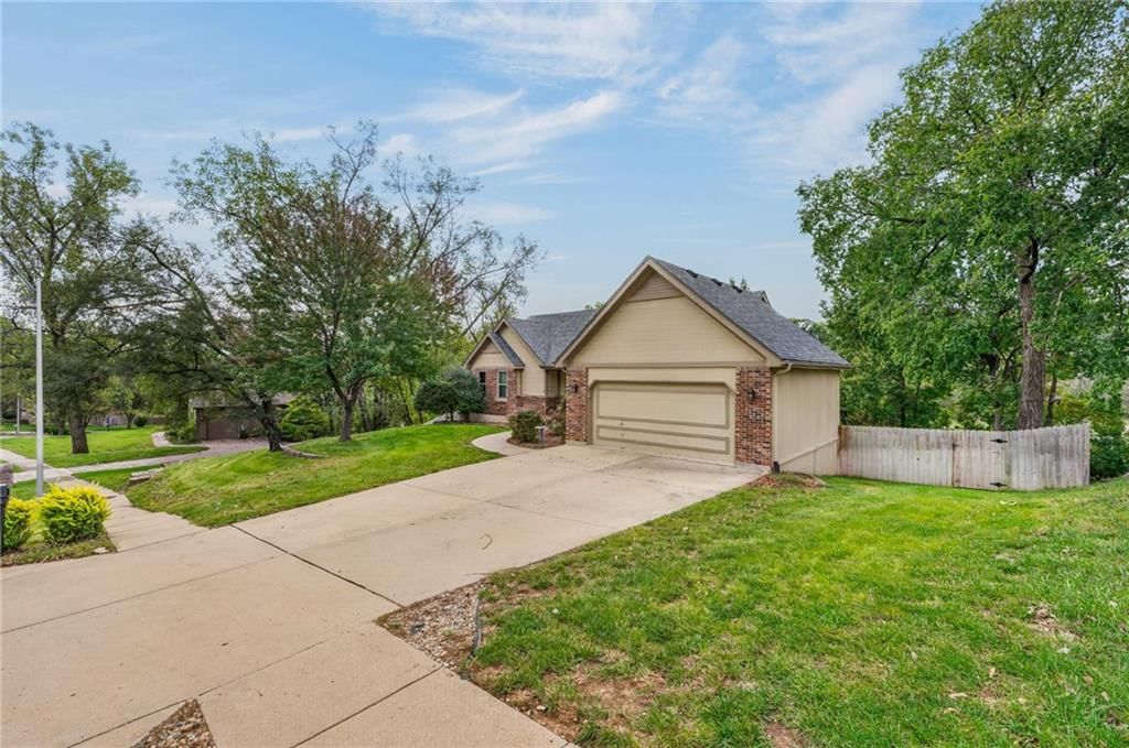 7312 N Strathbury Avenue, Kansas City, MO: listing photo 3
