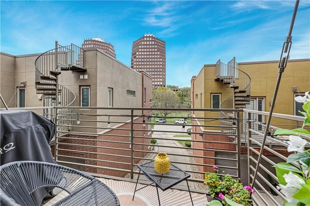 Photo 16 of 42 - 4530 Mill Creek Parkway #104, Kansas City, MO 64111