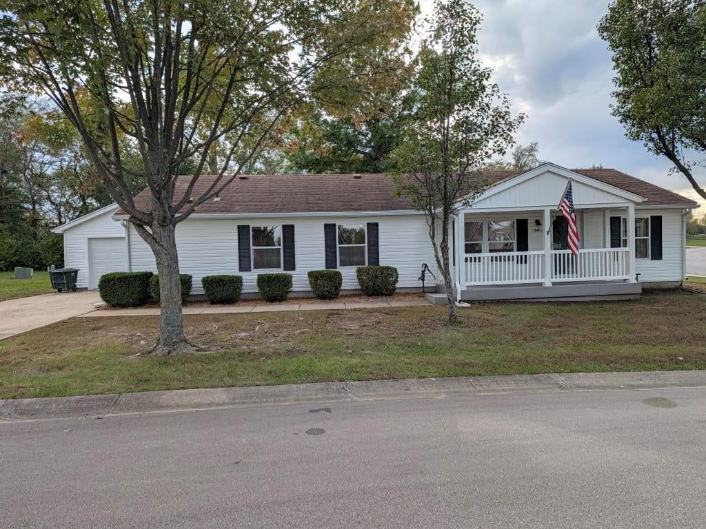 846 NE White Oaks Lane, Oak Grove, MO