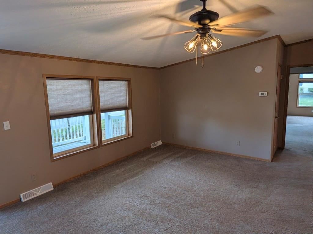 Photo 5 of 19 - 846 NE White Oaks Lane, Oak Grove, MO 64075