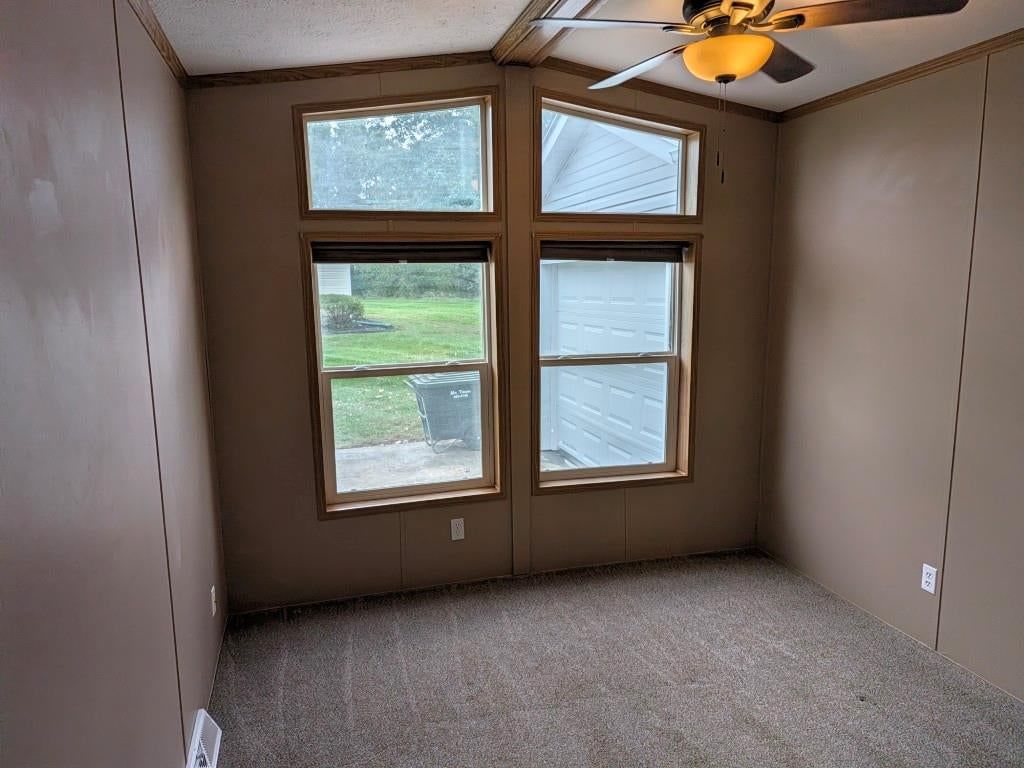 Photo 18 of 19 - 846 NE White Oaks Lane, Oak Grove, MO 64075