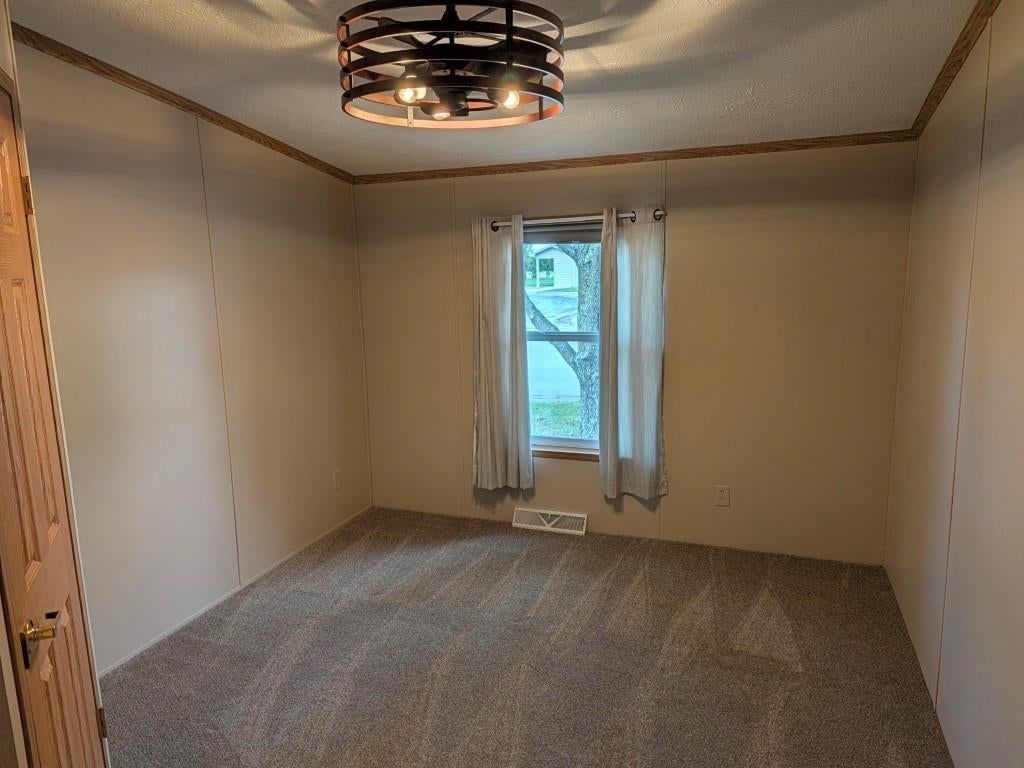 Photo 10 of 19 - 846 NE White Oaks Lane, Oak Grove, MO 64075