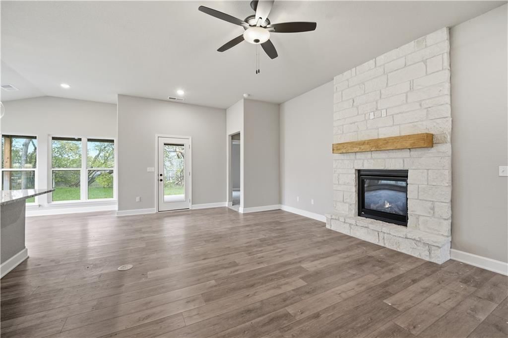 Photo 13 of 40 - 18450 W 195th Street, Spring Hill, KS 66083