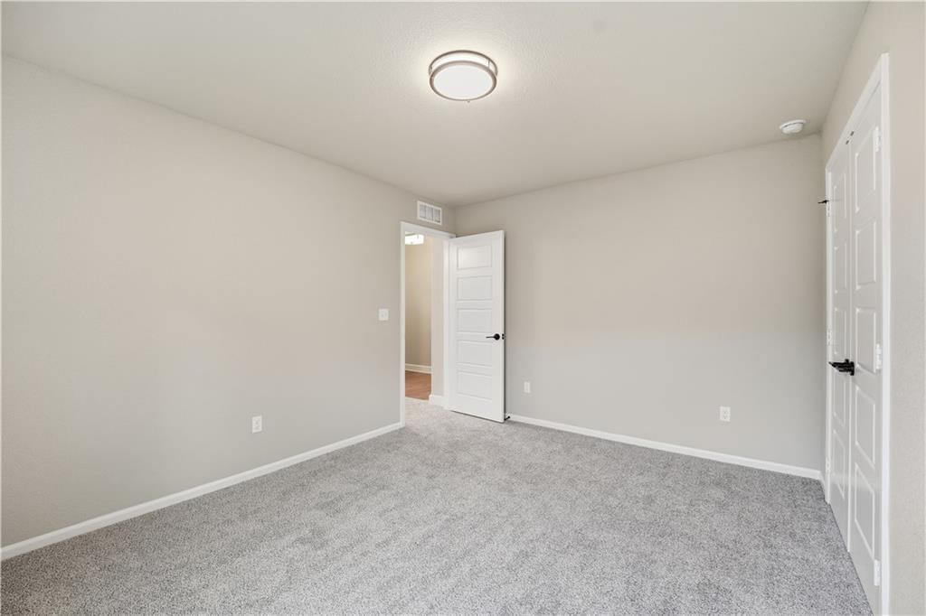 Photo 7 of 40 - 18450 W 195th Street, Spring Hill, KS 66083
