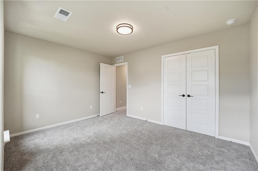 Photo 11 of 40 - 18450 W 195th Street, Spring Hill, KS 66083