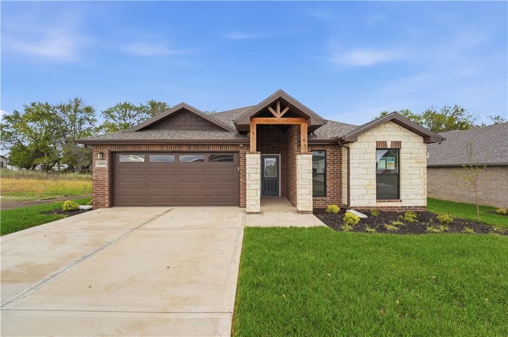 18450 W 195th Street, Spring Hill, KS