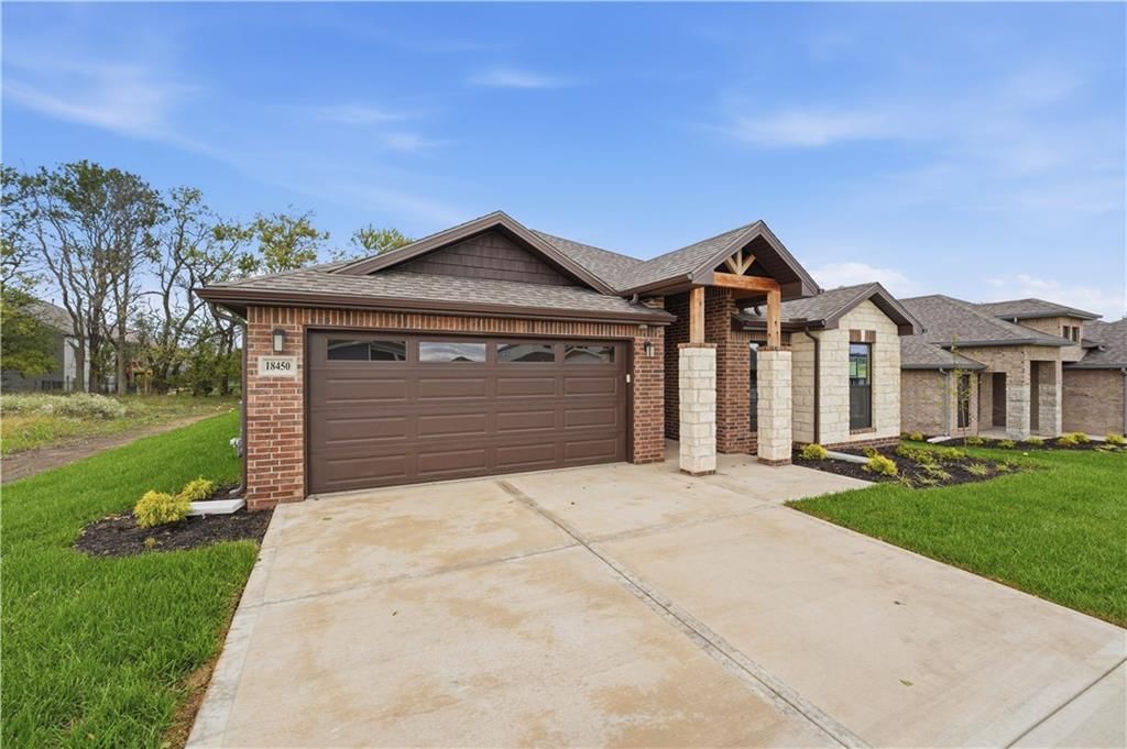 Concrete driveway at 18450 W 195th Street, Spring Hill, KS 66083