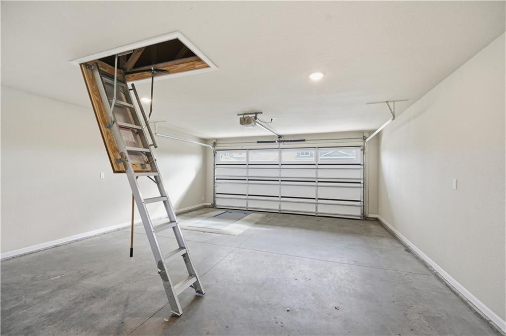 Attached garage at 18450 W 195th Street, Spring Hill, KS 66083