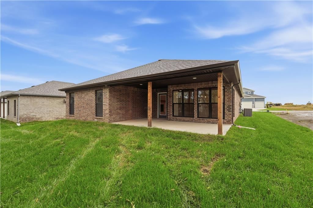 Photo 36 of 40 - 18450 W 195th Street, Spring Hill, KS 66083