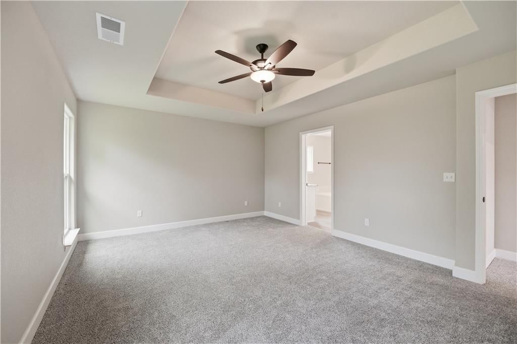 Photo 23 of 40 - 18450 W 195th Street, Spring Hill, KS 66083