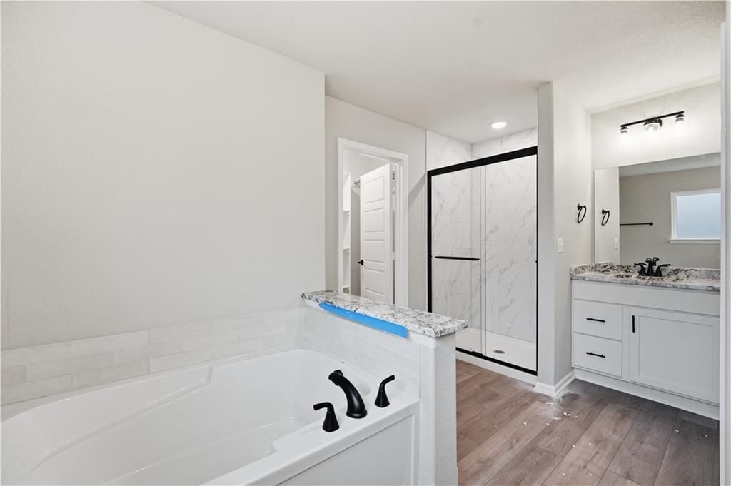 Frameless glass shower at 18450 W 195th Street, Spring Hill, KS 66083