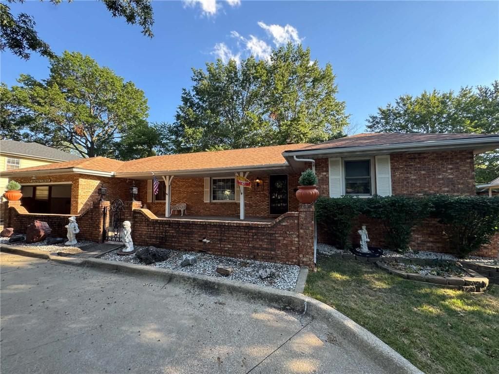 521 NW 64th Street, Kansas City, MO