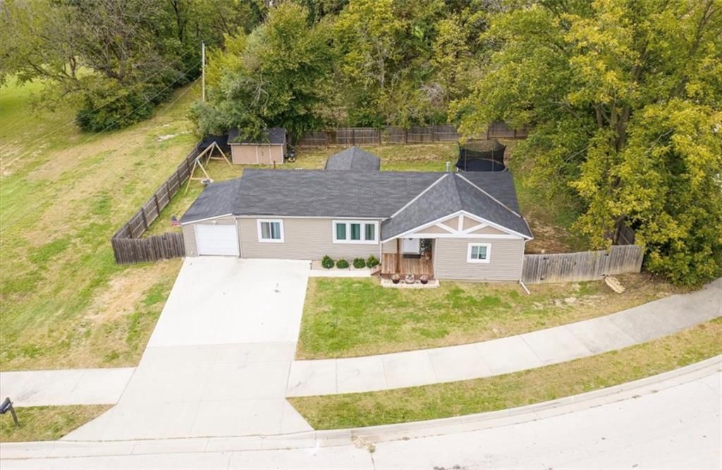 102 W Kansas Avenue, Lansing, KS: listing photo 2