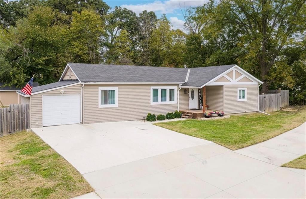 102 W Kansas Avenue, Lansing, KS: listing photo 3
