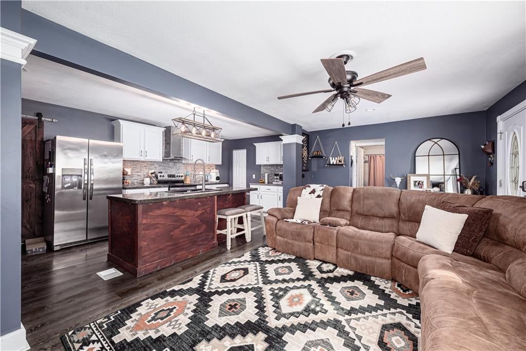 Photo 7 of 22 - 102 W Kansas Avenue, Lansing, KS 66048