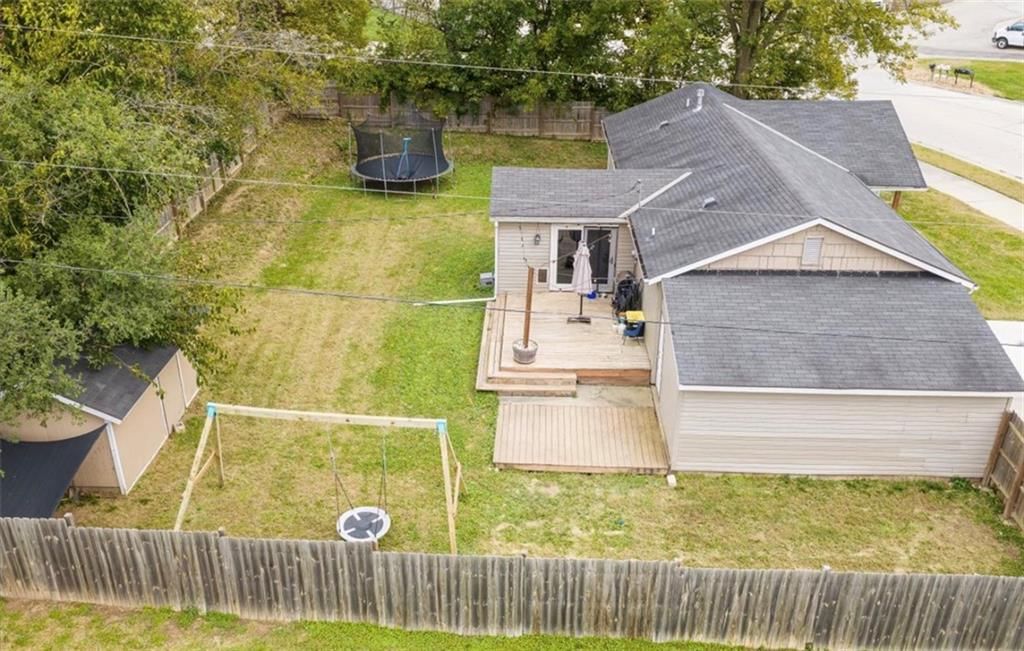 Covered patio at 102 W Kansas Avenue, Lansing, KS 66048