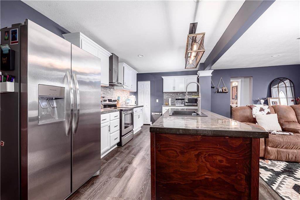 Gas range, high end appliances and white trim at 102 W Kansas Avenue, Lansing, KS 66048