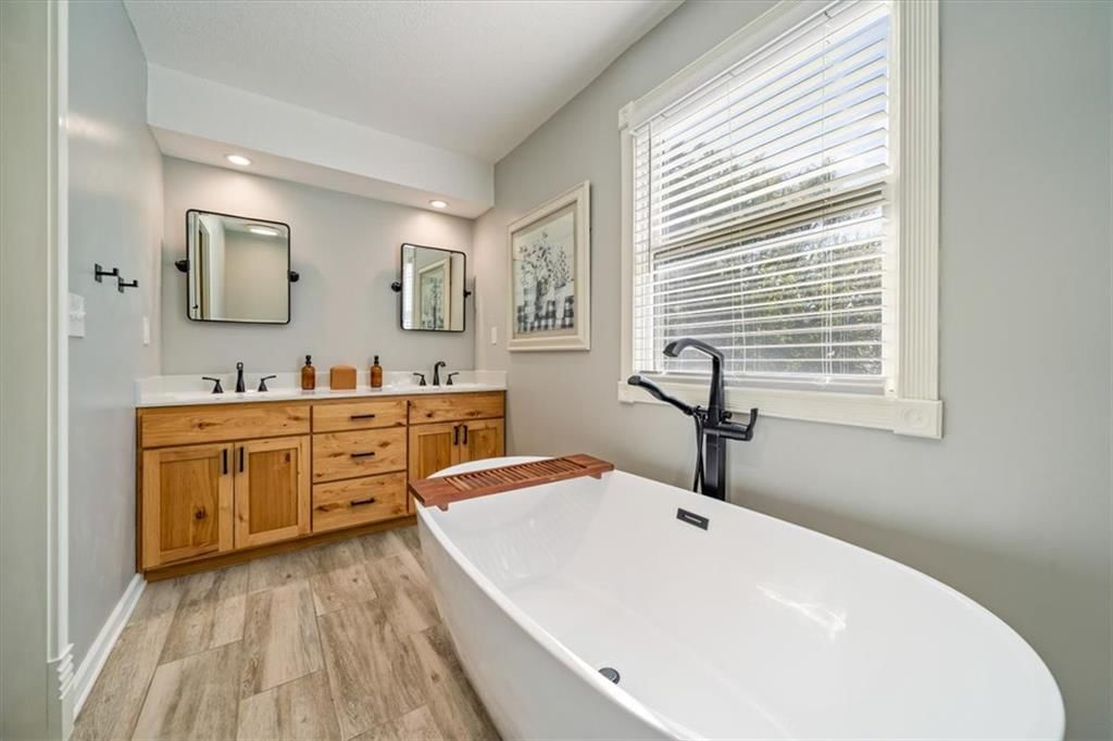 Photo 16: freestanding tub, 13415 W 105TH Terrace, Overland Park, KS 66215
