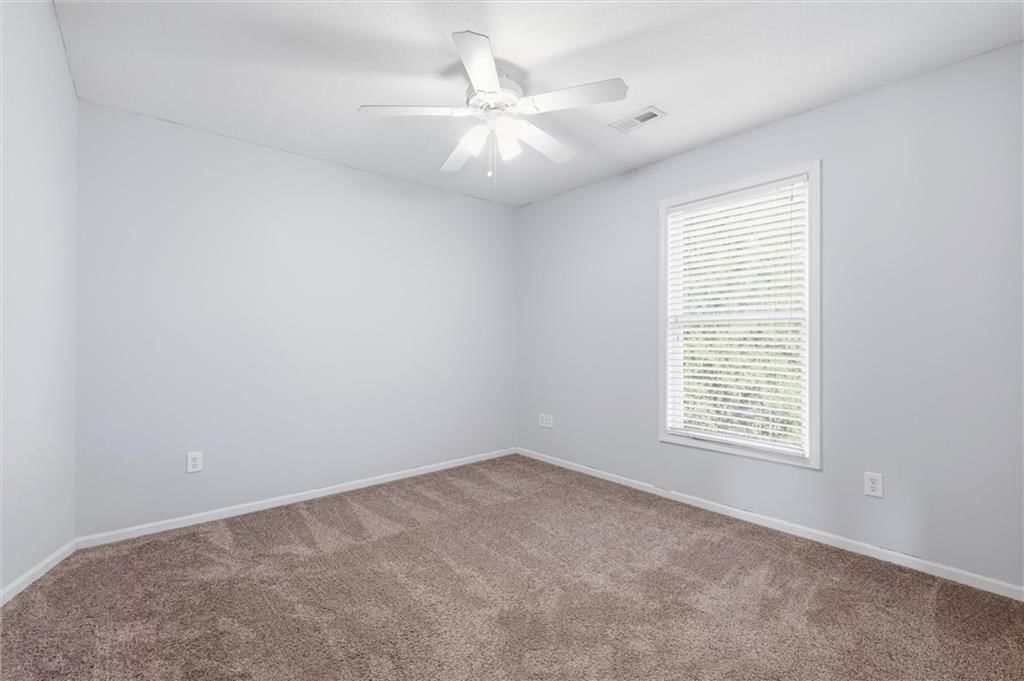 Photo 27 of 47 - 12113 Pebble Beach Drive, Kansas City, KS 66109