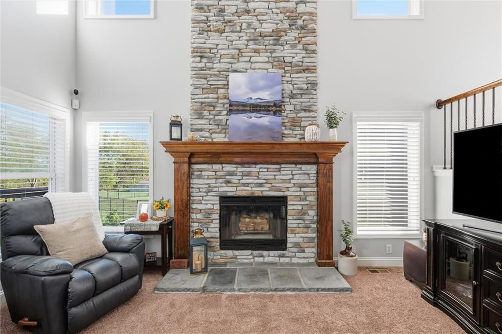Photo 6 of 47 - 12113 Pebble Beach Drive, Kansas City, KS 66109