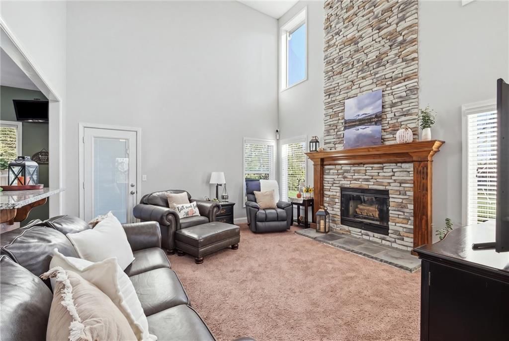 Photo 7 of 47 - 12113 Pebble Beach Drive, Kansas City, KS 66109