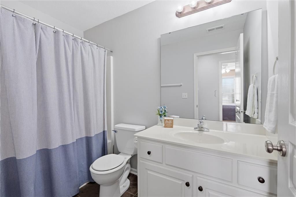 Photo 26 of 47 - 12113 Pebble Beach Drive, Kansas City, KS 66109