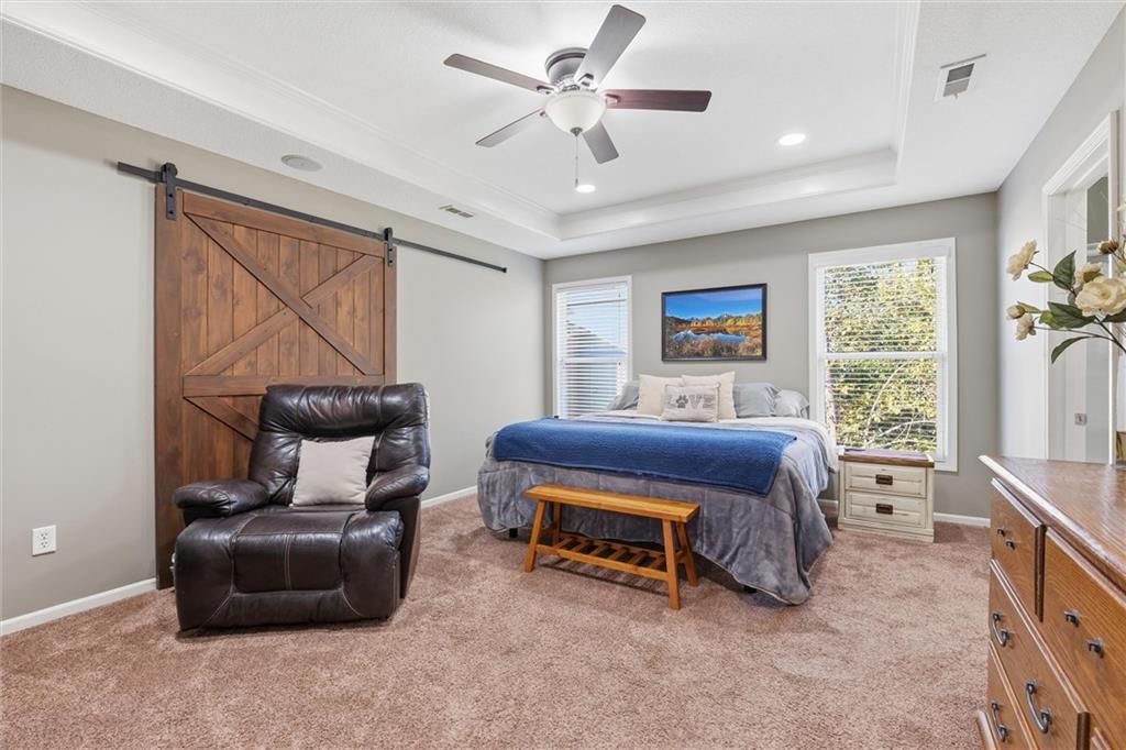 Photo 20 of 47 - 12113 Pebble Beach Drive, Kansas City, KS 66109