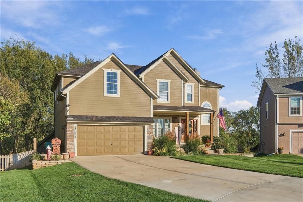 Photo 4 of 47 - 12113 Pebble Beach Drive, Kansas City, KS 66109