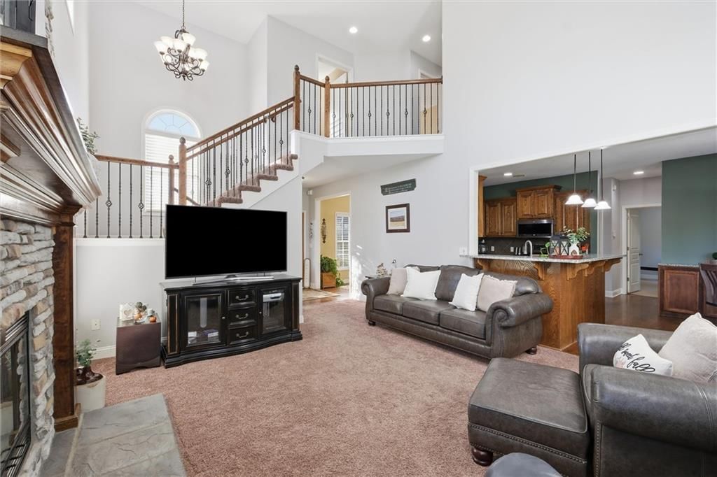 Photo 8 of 47 - 12113 Pebble Beach Drive, Kansas City, KS 66109