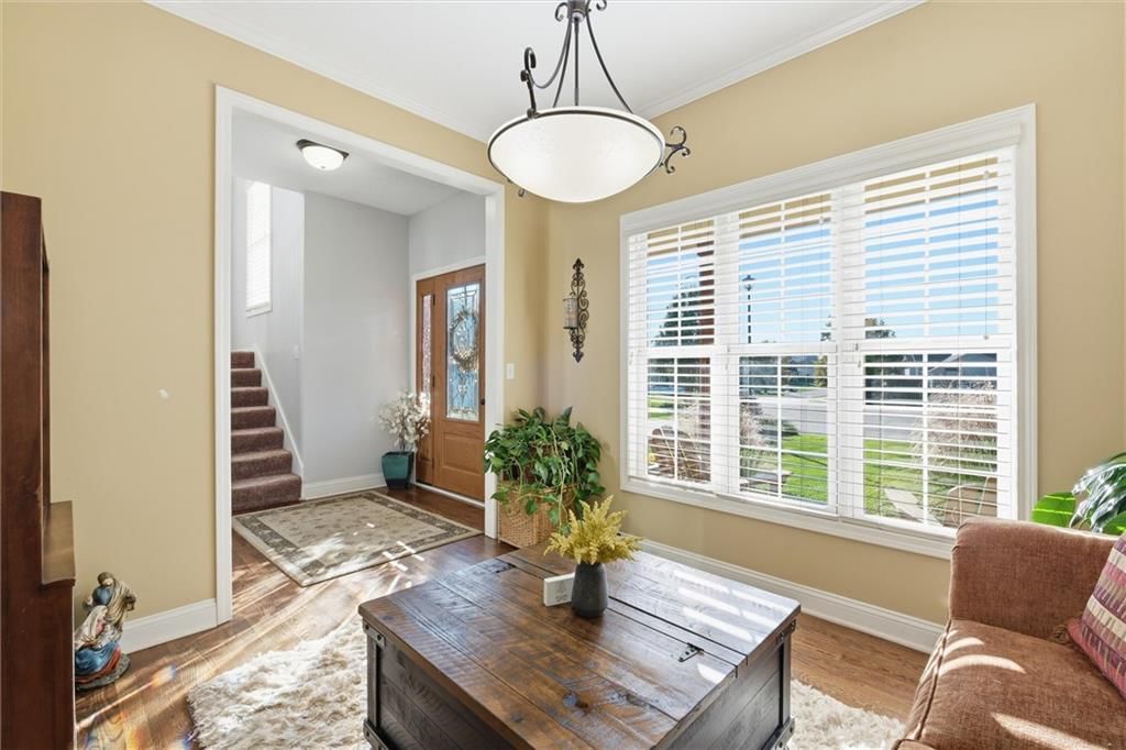Photo 10 of 47 - 12113 Pebble Beach Drive, Kansas City, KS 66109